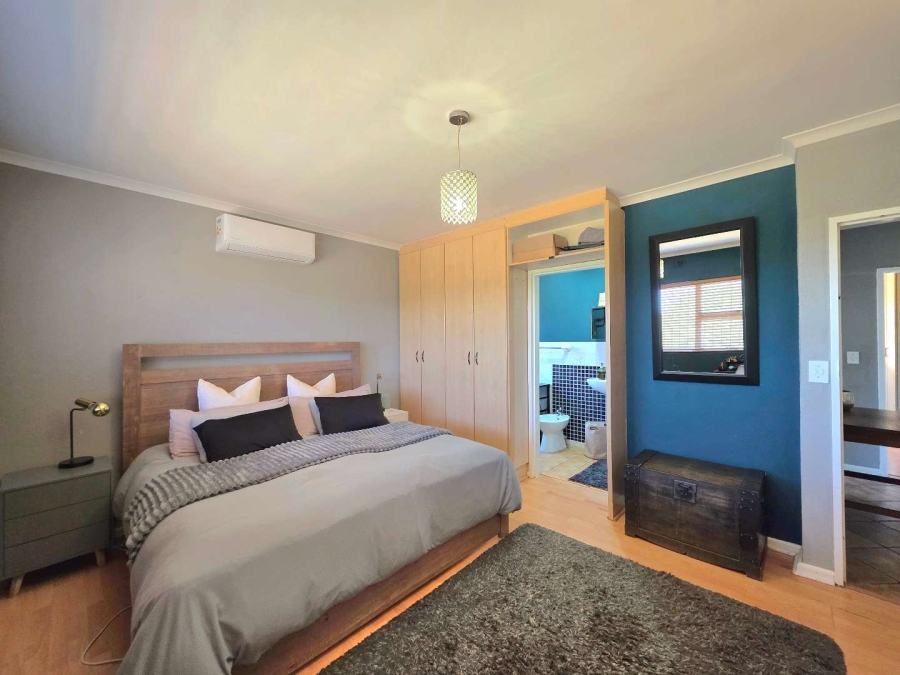 5 Bedroom Property for Sale in Plattekloof Western Cape